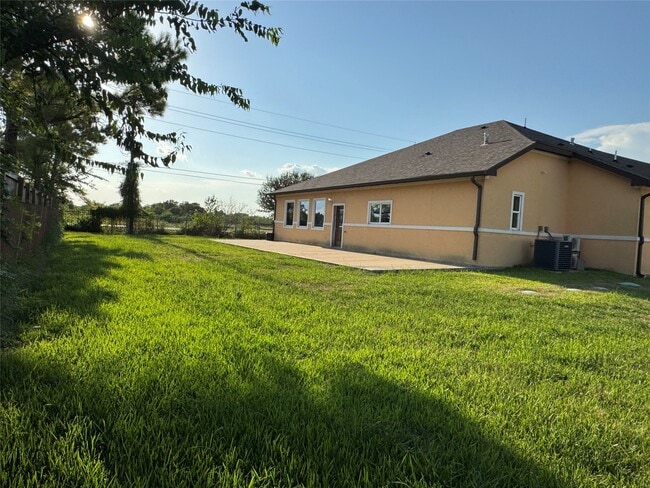 Building Photo - 4123 Old Chocolate Bayou Rd