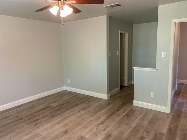 Building Photo - 1604 Holstein Dr