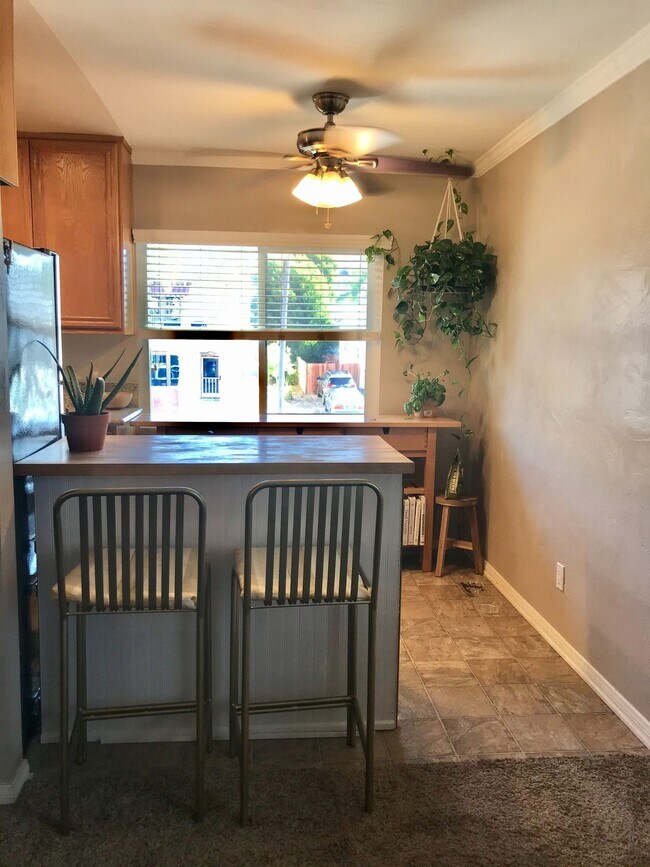 Building Photo - 3 bedroom / 2 bath upstairs unit in the heart of Hillcrest!