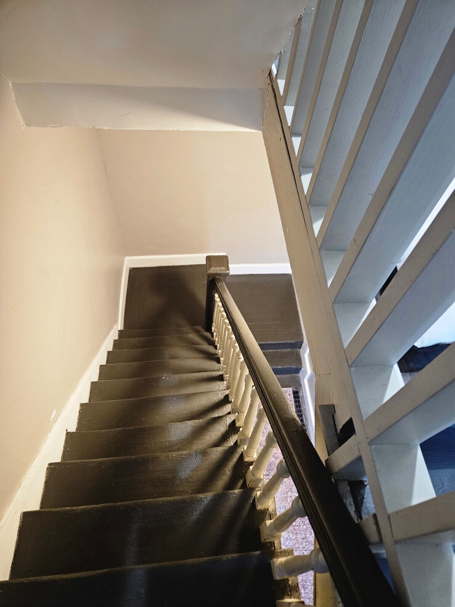 Steps to reach apartment - 1923 Dana Ave