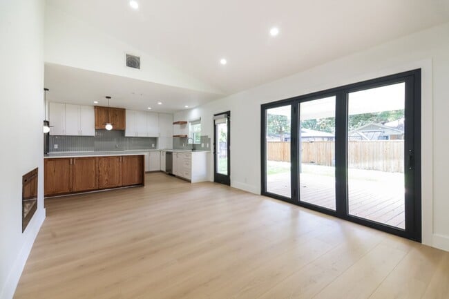 Building Photo - 7412 Fenton Dr