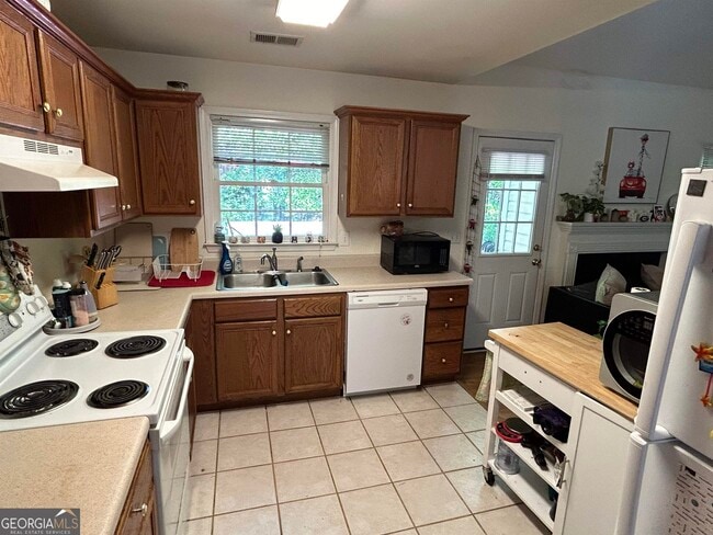 Building Photo - 174 Spring Lake Dr