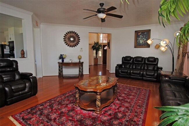 Building Photo - 515 Spring Moss Dr