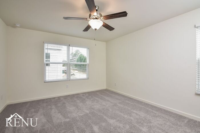 Building Photo - 1473 Hyatt Cir