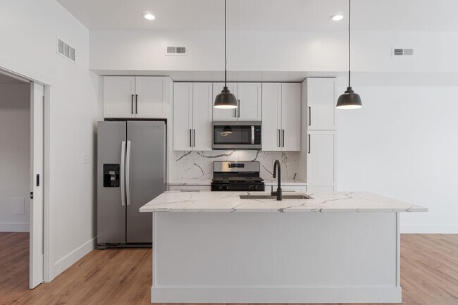 Building Photo - 506 Foreland St