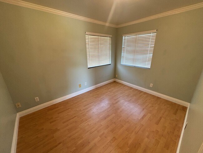 Building Photo - Single-Story Horse Property on 2 Acres in Canyon Country!