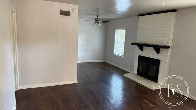 Building Photo - NEWLY UPGRADED 3 BED/2 BATH HOME