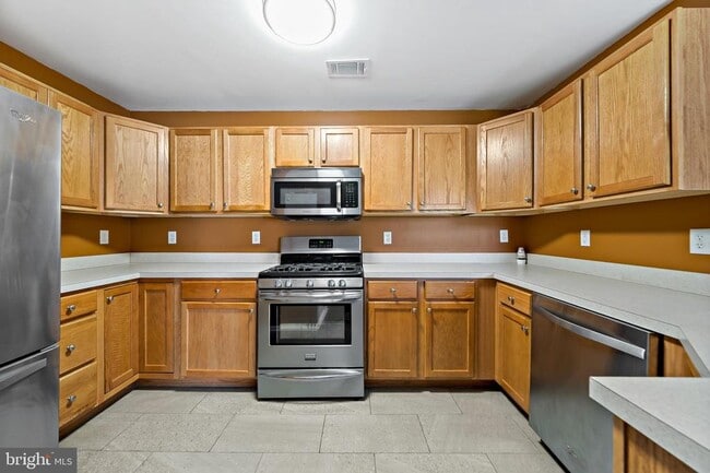 Building Photo - 12 Highbridge Ln