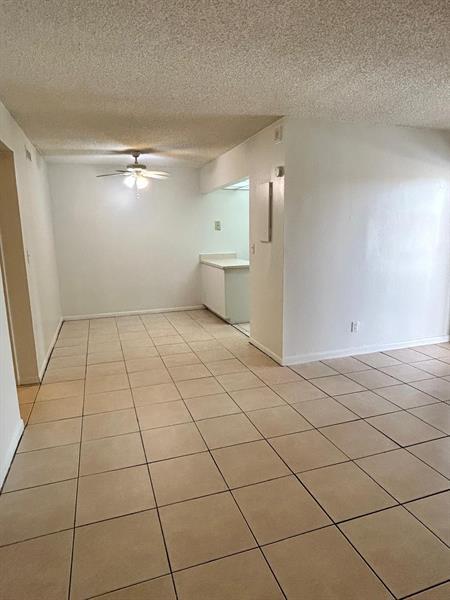 Building Photo - 6900 SW 39th St