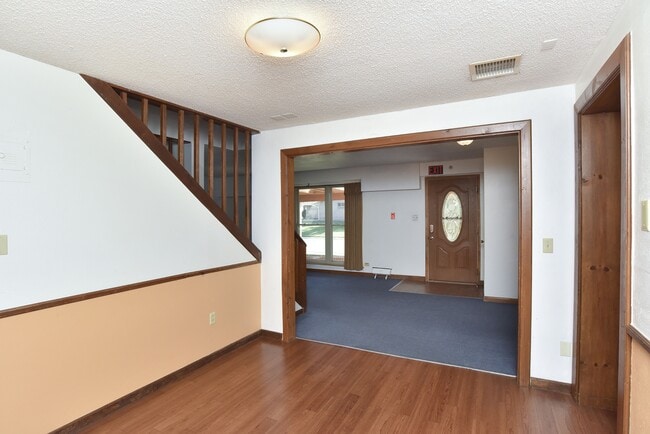 Building Photo - 5741 W Cedar Ave