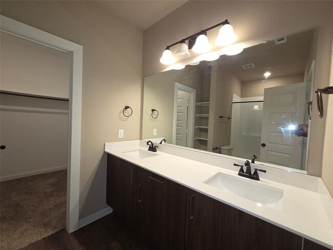 Building Photo - 9740 Grosbeak Ln