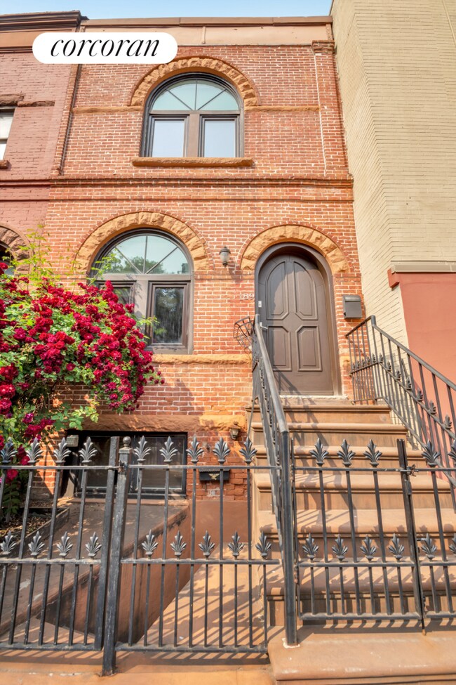 Building Photo - 404 15th St