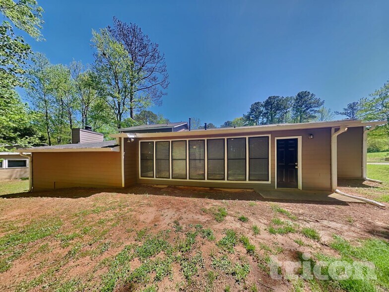 Building Photo - 6971 Springwood Dr