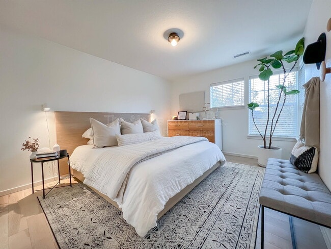 Building Photo - 7399 NE Stonewater St