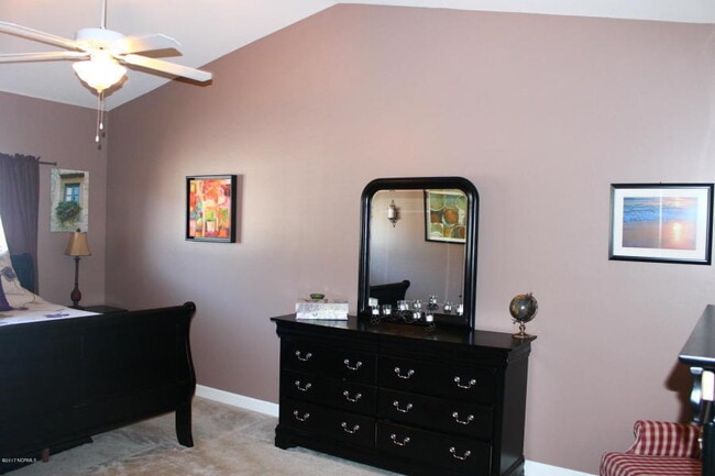 Building Photo - Beautiful 2 Bedroom 2 Bathroom Located in ...