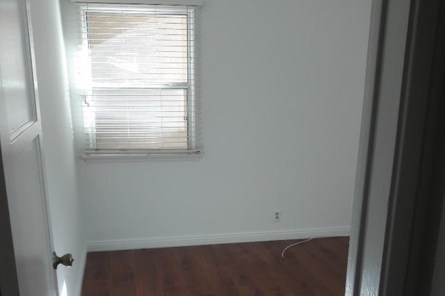 Bedroom 2 Window/Blinds - 512 N Lucia Ave