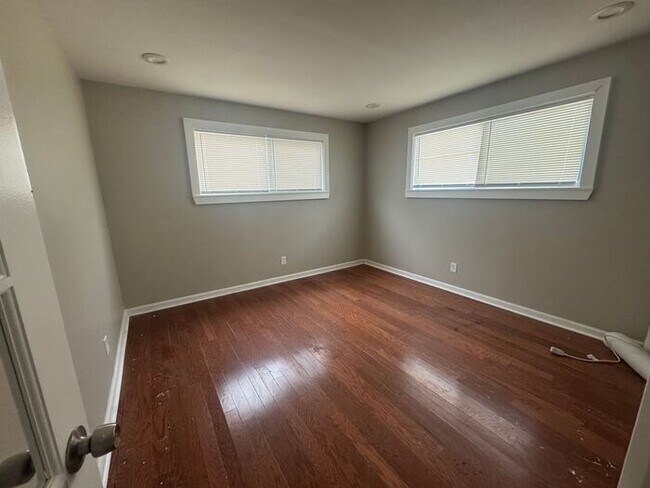 Building Photo - Charming 3-Bedroom Ranch