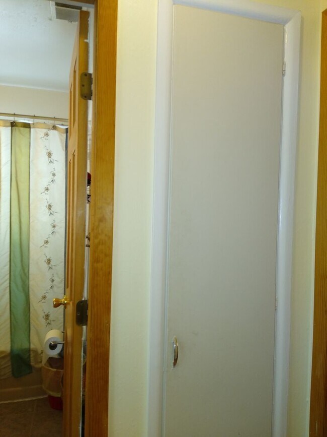 Building Photo - University Hills  Adorable 2 Bed 1 Bath Home with HUGE Fenced Yard, Central Air/Heat, Garage and ...