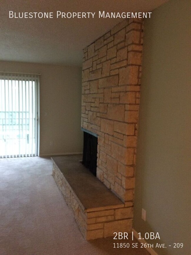 Building Photo - 2nd Floor 2 Bedroom - Great views of Kello...