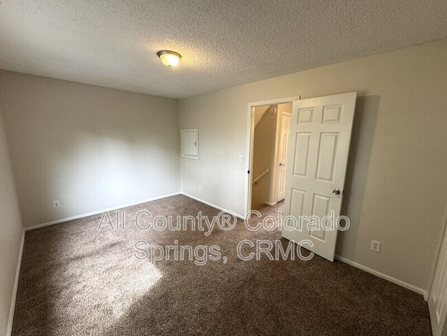 Building Photo - 1138 Delaware Dr