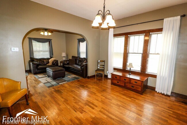 Building Photo - 4 br, 2 bath House - 118 S Manhattan Ave.