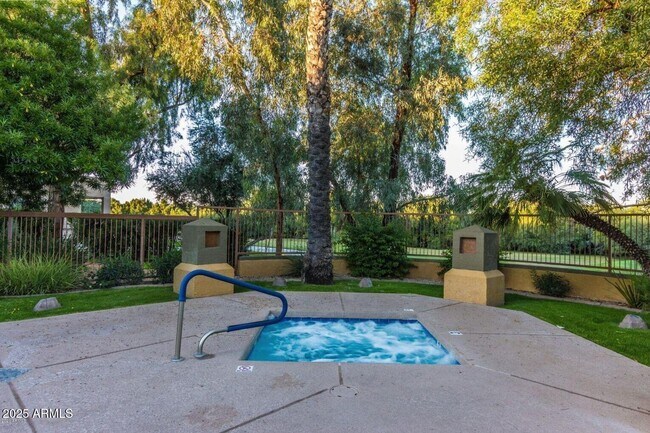 Building Photo - 4925 E Desert Cove Ave