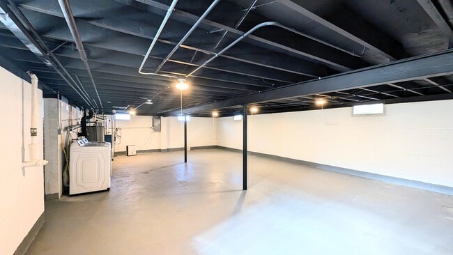 Building Photo - 18634 Bernadine St