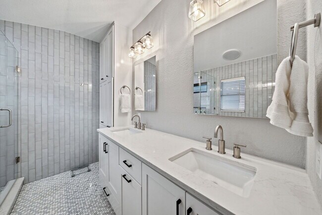 Building Photo - 8809 Corran Ferry Dr