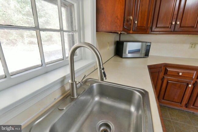 Building Photo - 1310 Creek Rd