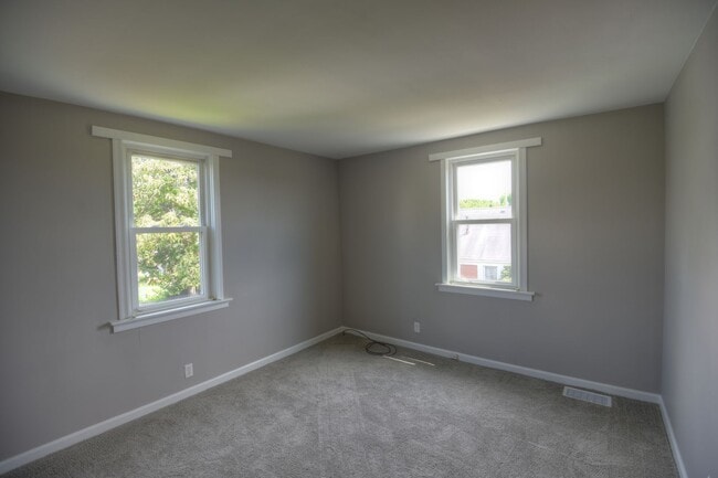 Building Photo - 2-Bedroom, 1-Bath Single-Family Home with Integral Garage and Renovated Interior for Rent