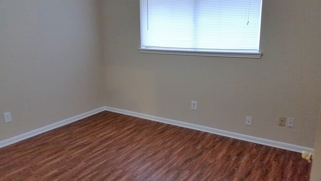 Building Photo - 430 Mistywood Dr