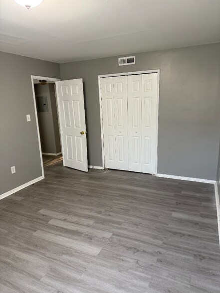 Building Photo - 582 Wilson Bridge Dr