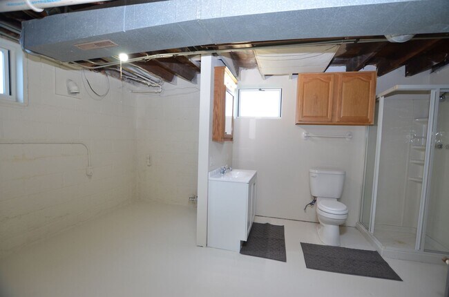 Building Photo - 1350 Elder Ln