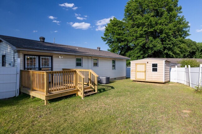 Building Photo - 153 Seven Pines