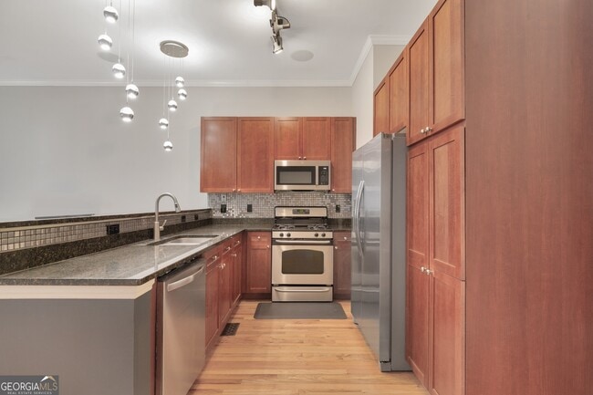 Building Photo - 1953 Sterling Oaks Cir NE