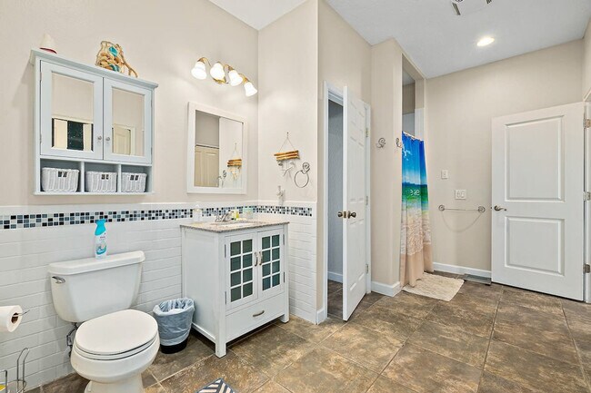 Building Photo - 42 Moody Dr