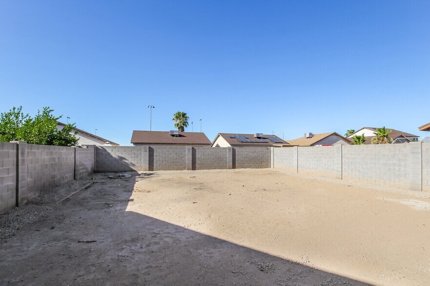 Building Photo - 11610 W Columbine Dr