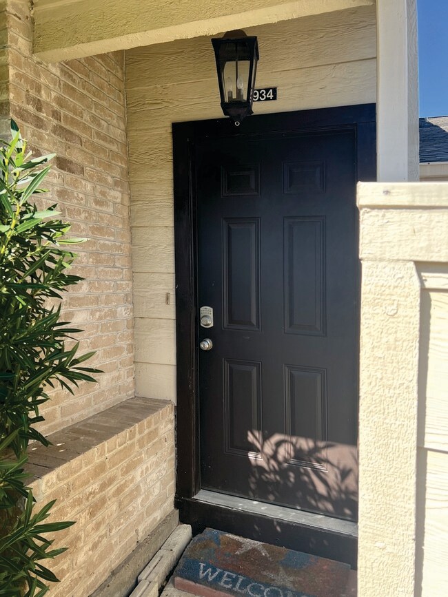 Building Photo - 13014 Leader St