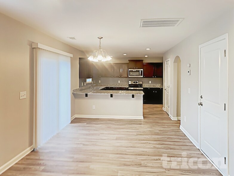 Building Photo - 919 Dovefield Ln