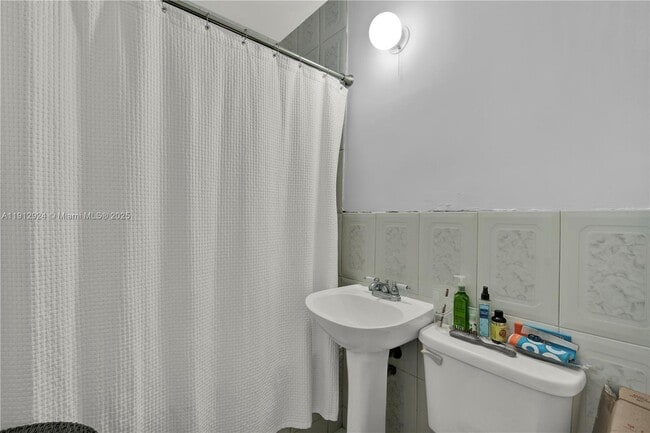 Building Photo - 1230 SW 86th Ct