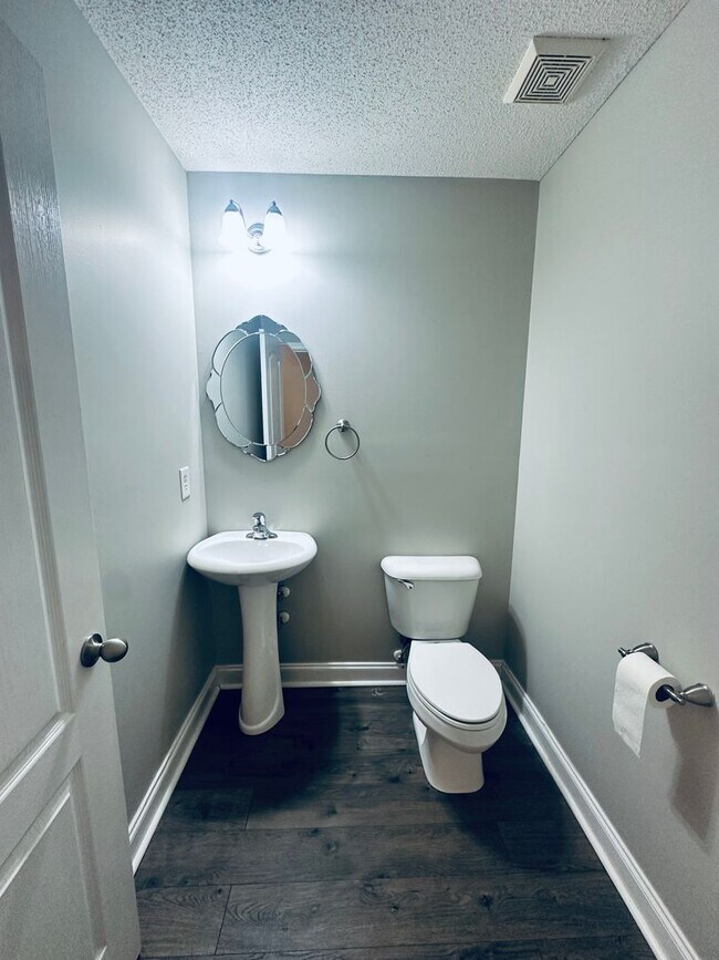 Building Photo - 406 Brookewater Ln