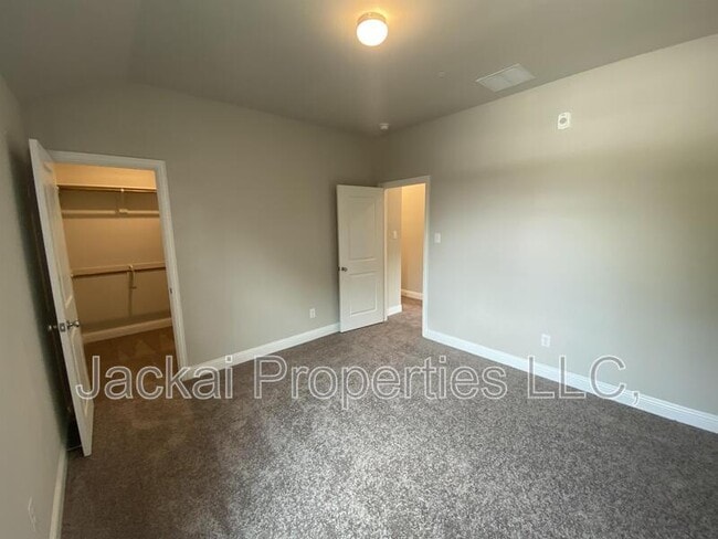 Building Photo - 801 Ponds Edge Ln