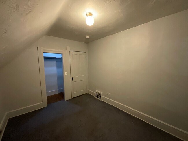 Building Photo - 211 5th St