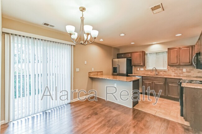 Building Photo - 3909 N Course Dr