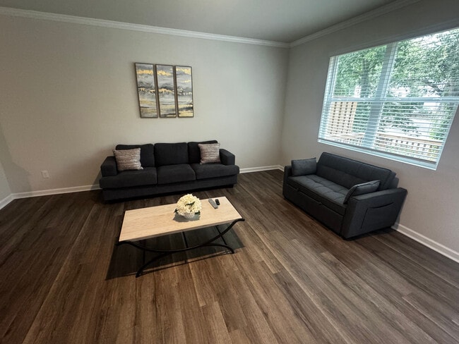 Building Photo - Room in Townhome on Chestnut Trce