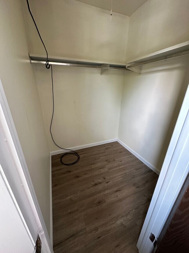 Walk in closet in matster bedroom - 887 Williams Pl