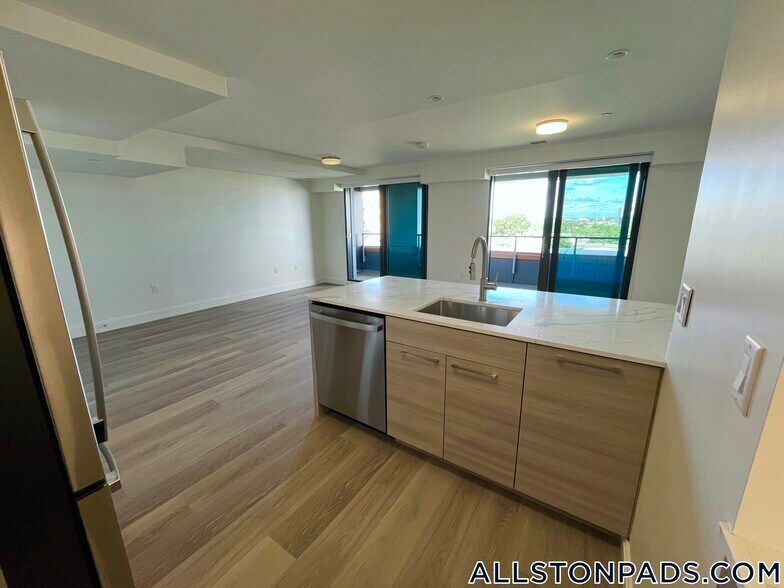 Building Photo - 1079 Commonwealth Ave