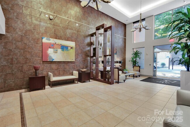 Building Photo - 701 Royal Ct