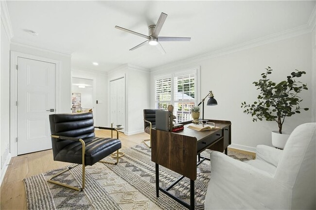 Building Photo - 1390 Tennis Ct Pl