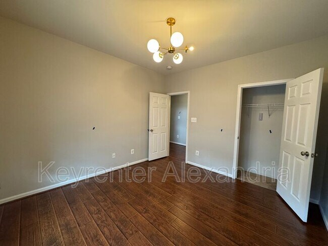 Building Photo - 2561 Eastbourne Dr